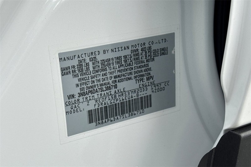 Nissan Kicks Vehicle Full-screen Gallery Image 27