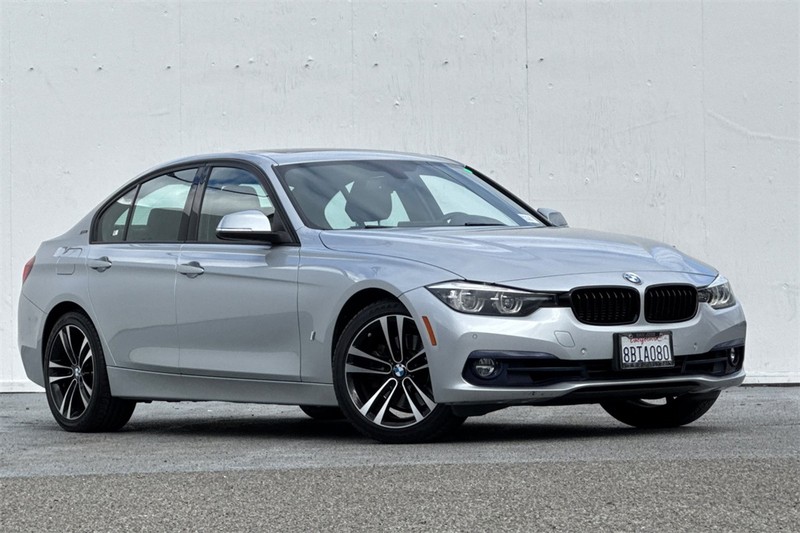 BMW 3 Series Vehicle Full-screen Gallery Image 02