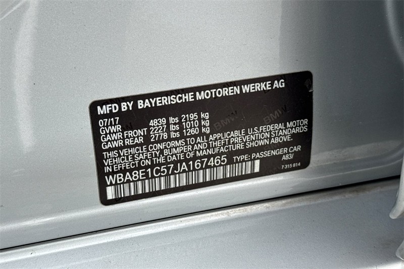 BMW 3 Series Vehicle Full-screen Gallery Image 26