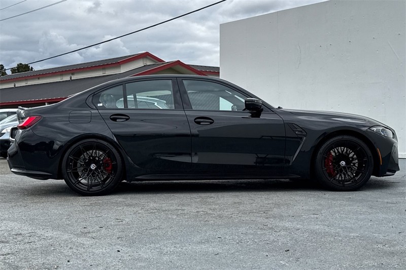 BMW M3 Vehicle Full-screen Gallery Image 03