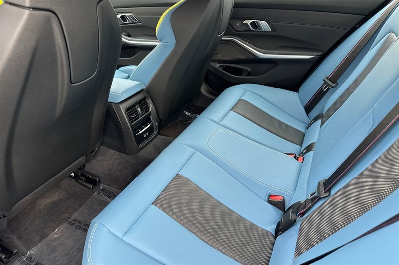 BMW M3 Vehicle Full-screen Gallery Image 12