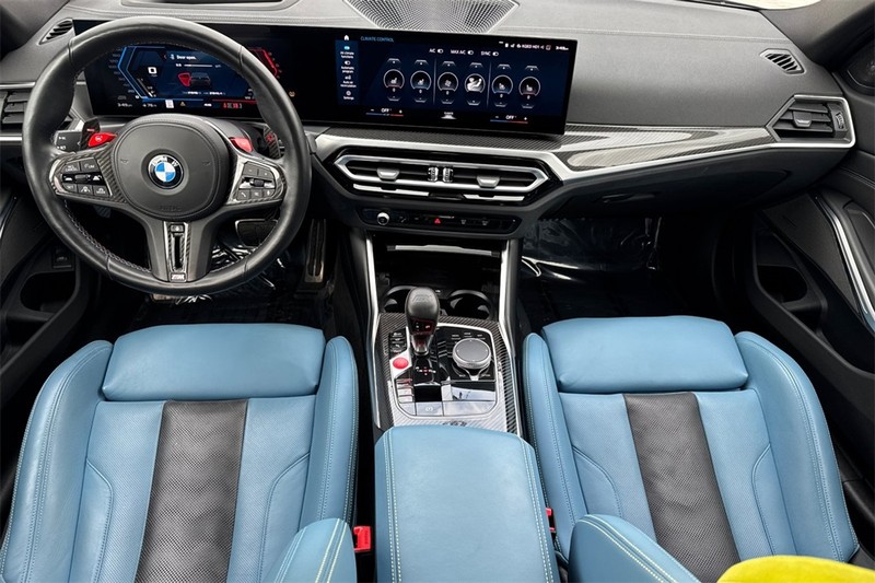 BMW M3 Vehicle Full-screen Gallery Image 13