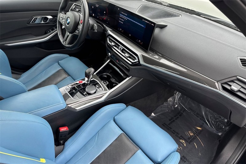 BMW M3 Vehicle Full-screen Gallery Image 15
