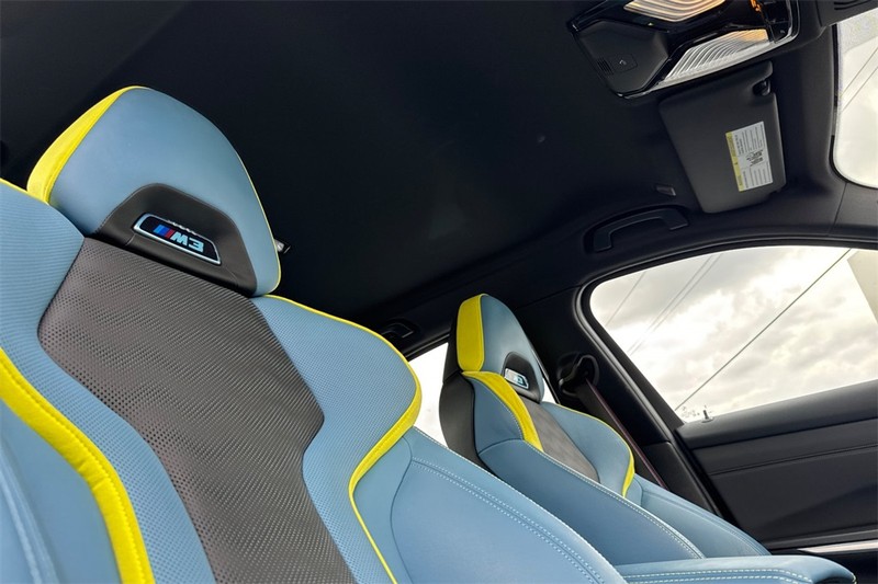 BMW M3 Vehicle Full-screen Gallery Image 16