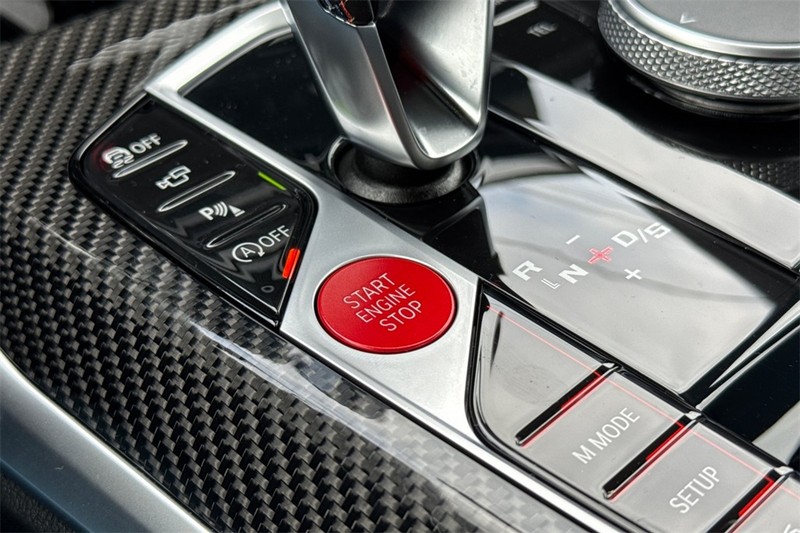 BMW M3 Vehicle Full-screen Gallery Image 22