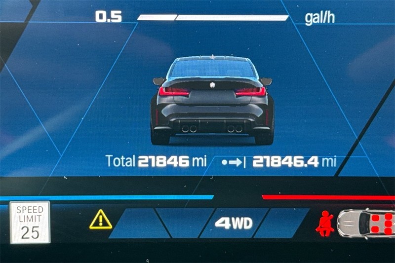 BMW M3 Vehicle Full-screen Gallery Image 25