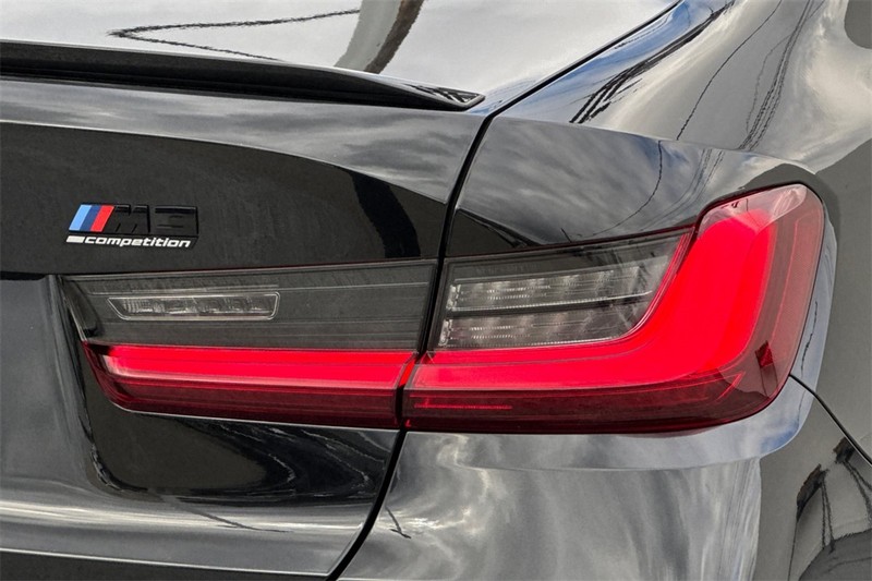 BMW M3 Vehicle Full-screen Gallery Image 27