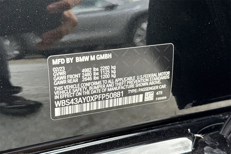 BMW M3 Vehicle Full-screen Gallery Image 28