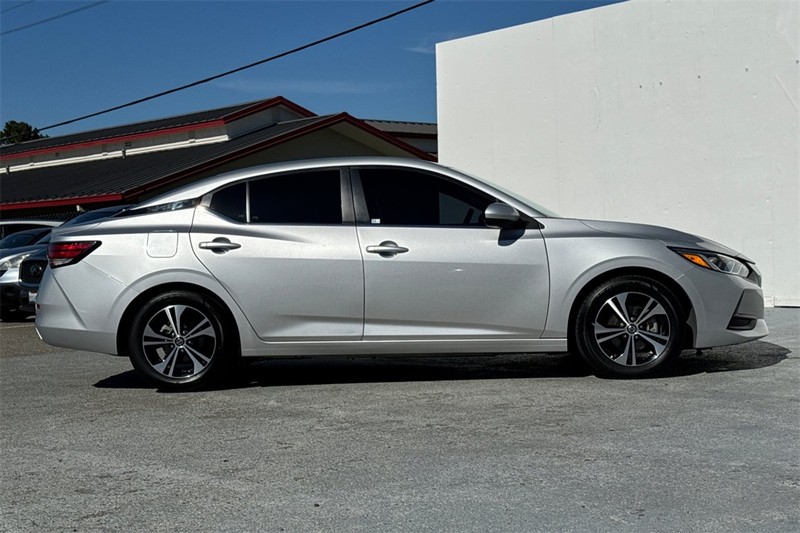 Nissan Sentra Vehicle Full-screen Gallery Image 03