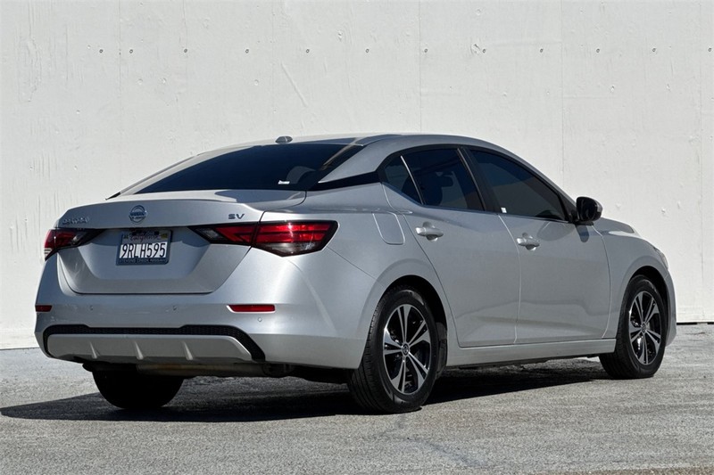 Nissan Sentra Vehicle Full-screen Gallery Image 04