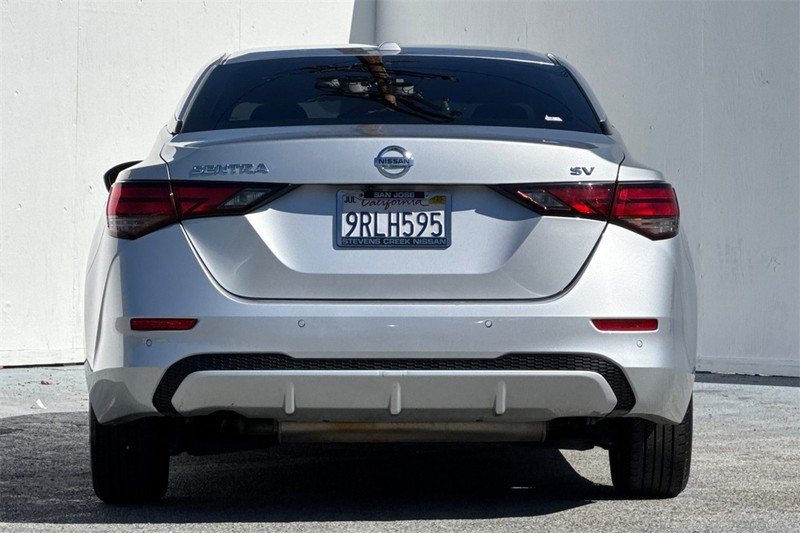 Nissan Sentra Vehicle Full-screen Gallery Image 05