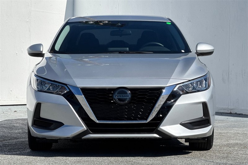 Nissan Sentra Vehicle Full-screen Gallery Image 09