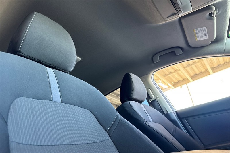 Nissan Sentra Vehicle Full-screen Gallery Image 16