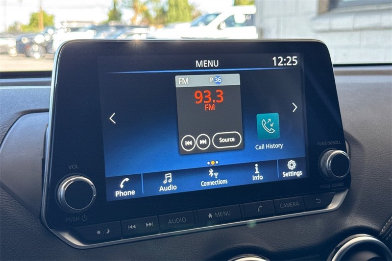 Nissan Sentra Vehicle Full-screen Gallery Image 17