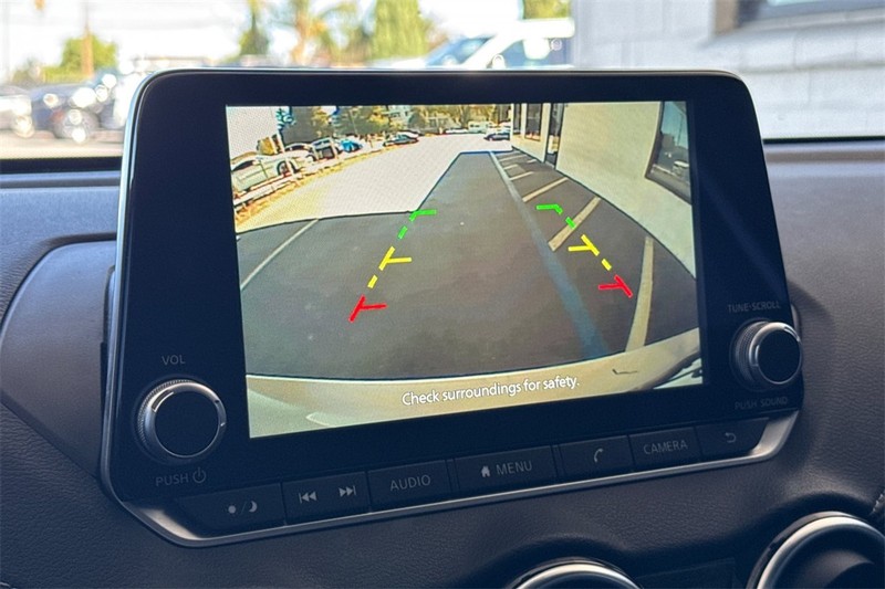 Nissan Sentra Vehicle Full-screen Gallery Image 18