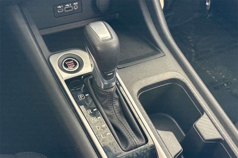 Nissan Sentra Vehicle Full-screen Gallery Image 20