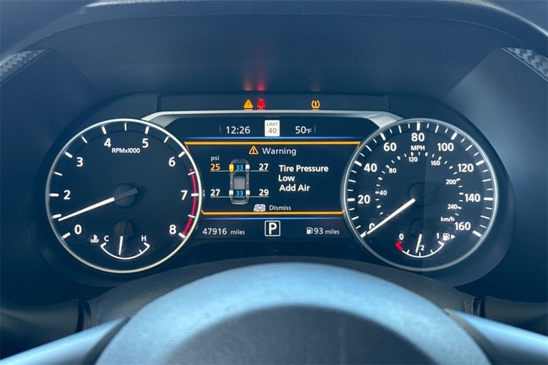 Nissan Sentra Vehicle Full-screen Gallery Image 23