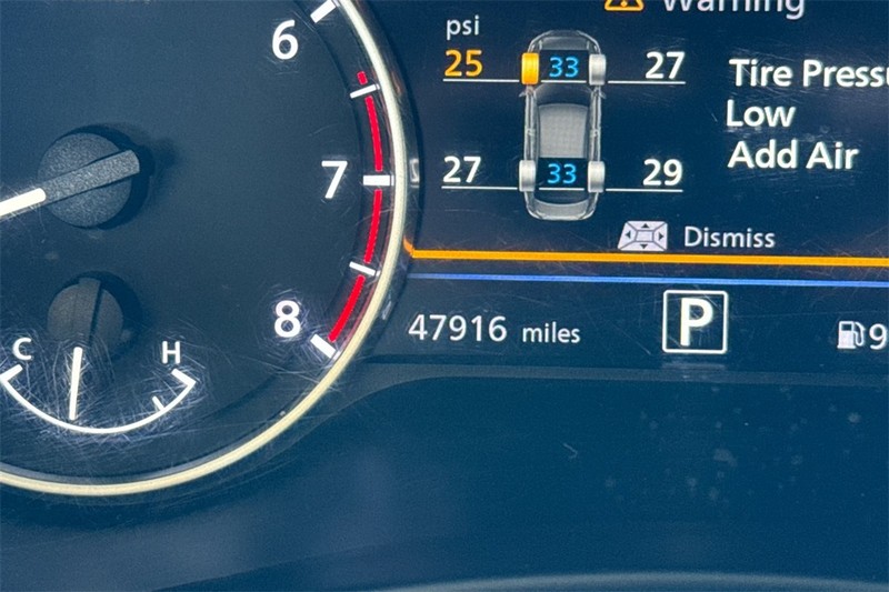 Nissan Sentra Vehicle Full-screen Gallery Image 24