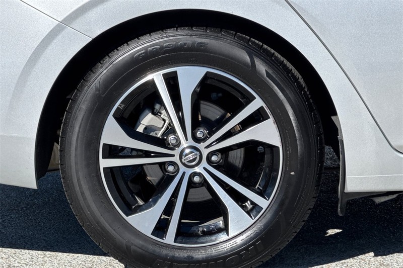 Nissan Sentra Vehicle Full-screen Gallery Image 25