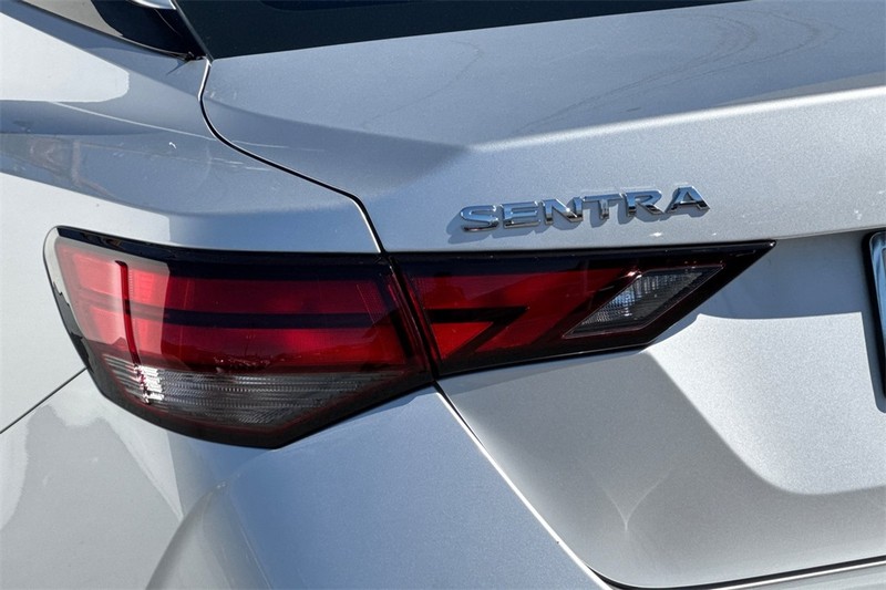 Nissan Sentra Vehicle Full-screen Gallery Image 26