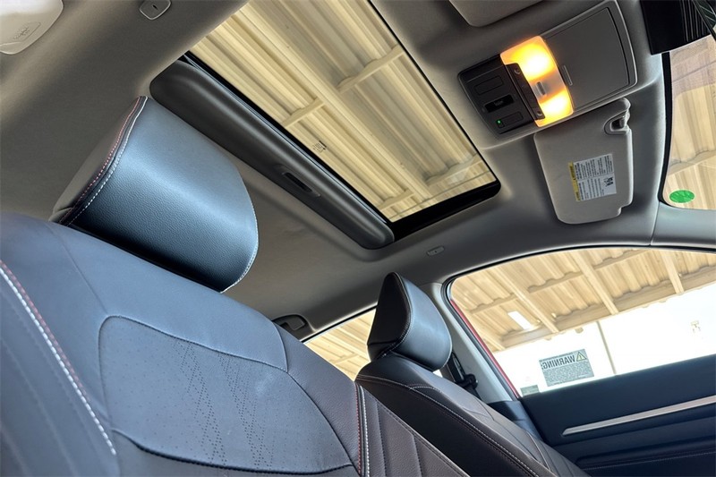 Nissan Altima Vehicle Full-screen Gallery Image 17