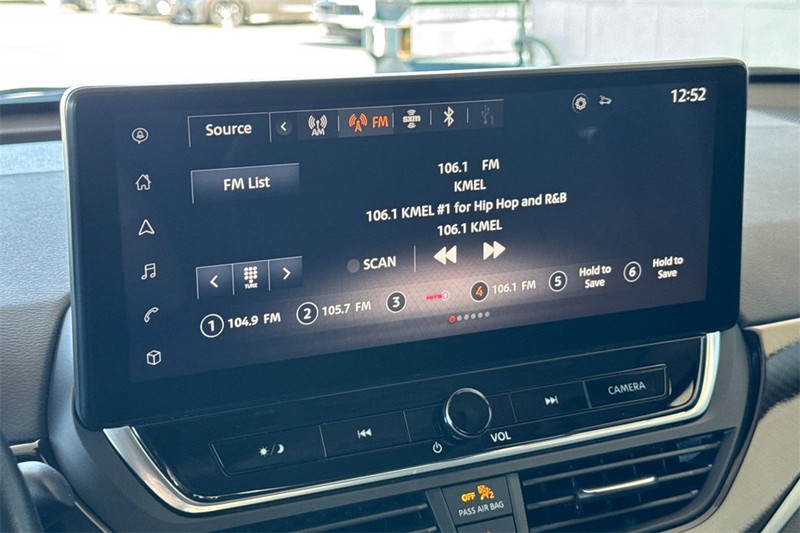 Nissan Altima Vehicle Full-screen Gallery Image 18