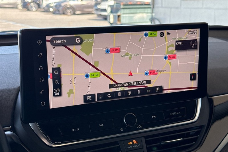 Nissan Altima Vehicle Full-screen Gallery Image 19