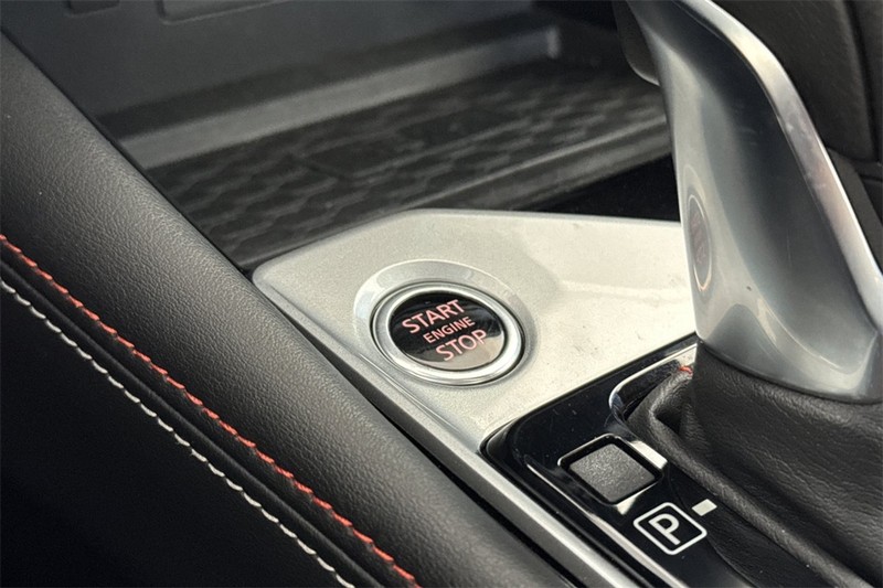 Nissan Altima Vehicle Full-screen Gallery Image 23