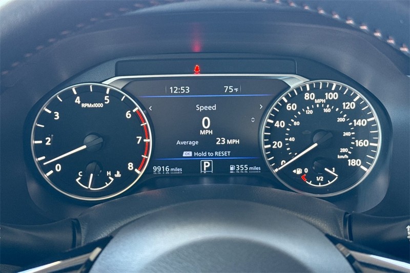 Nissan Altima Vehicle Full-screen Gallery Image 25