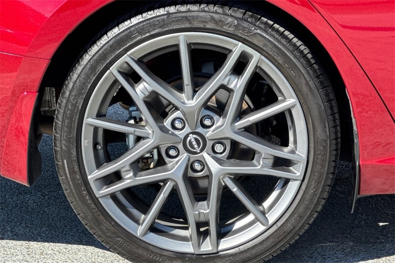 Nissan Altima Vehicle Full-screen Gallery Image 27