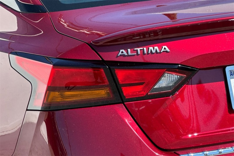 Nissan Altima Vehicle Full-screen Gallery Image 28