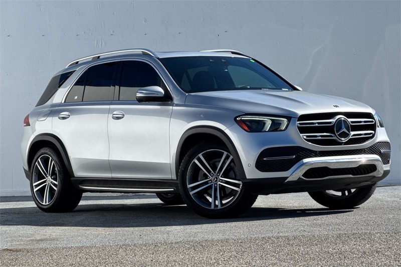 Mercedes-Benz GLE Vehicle Full-screen Gallery Image 02
