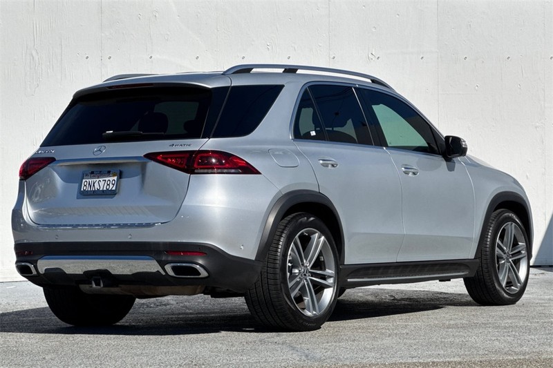 Mercedes-Benz GLE Vehicle Full-screen Gallery Image 04