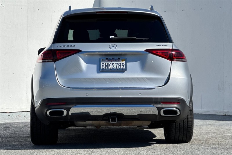 Mercedes-Benz GLE Vehicle Full-screen Gallery Image 05