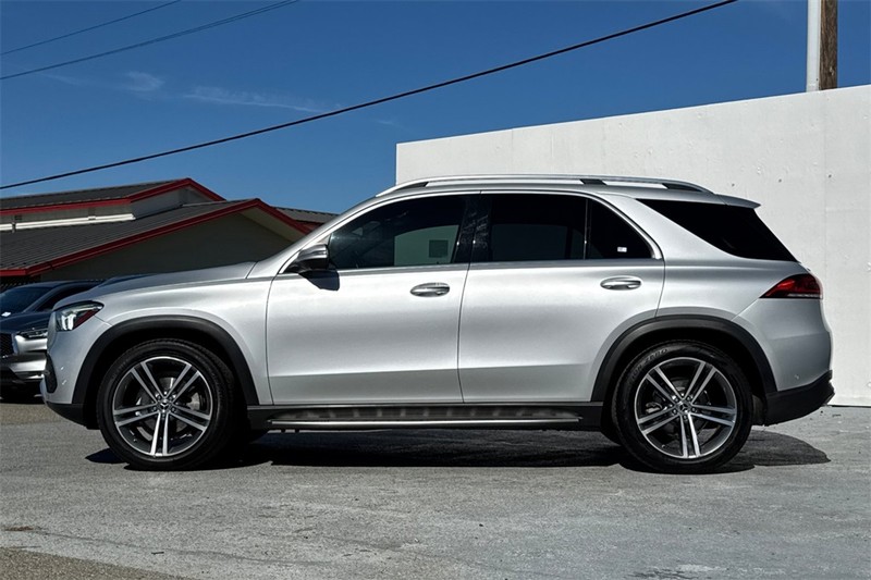 Mercedes-Benz GLE Vehicle Full-screen Gallery Image 06