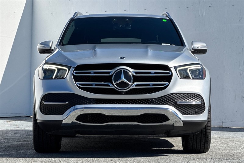 Mercedes-Benz GLE Vehicle Full-screen Gallery Image 08