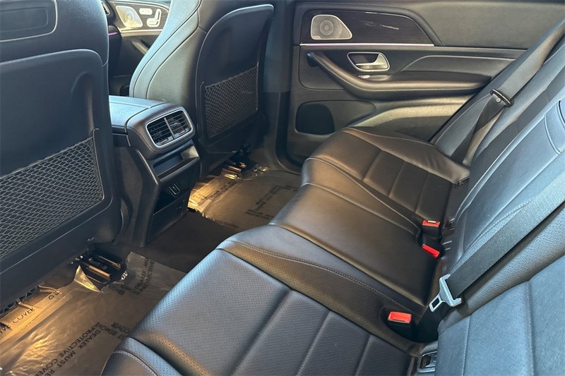 Mercedes-Benz GLE Vehicle Full-screen Gallery Image 11