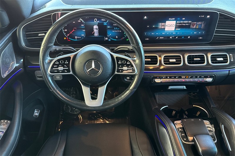Mercedes-Benz GLE Vehicle Full-screen Gallery Image 13