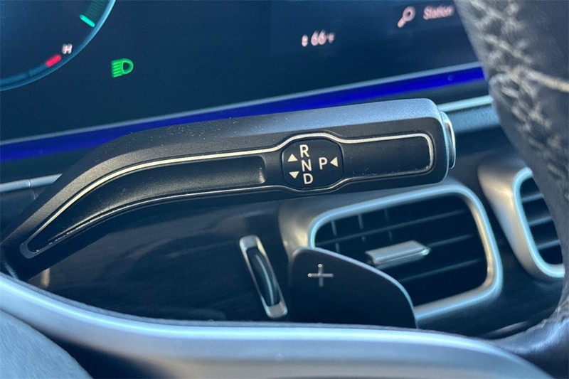 Mercedes-Benz GLE Vehicle Full-screen Gallery Image 20