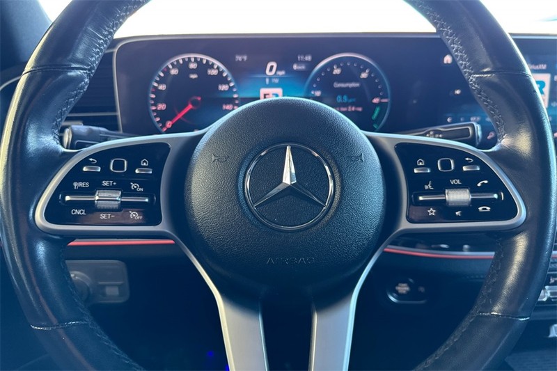 Mercedes-Benz GLE Vehicle Full-screen Gallery Image 22