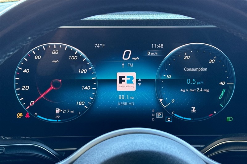 Mercedes-Benz GLE Vehicle Full-screen Gallery Image 23