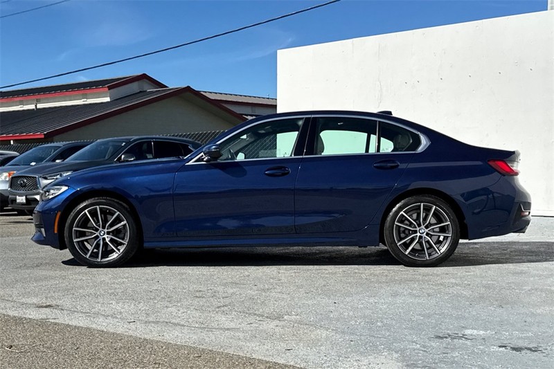 BMW 3 Series Vehicle Full-screen Gallery Image 07