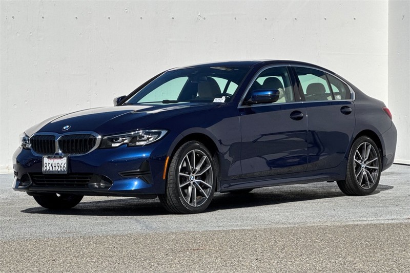 BMW 3 Series Vehicle Full-screen Gallery Image 08