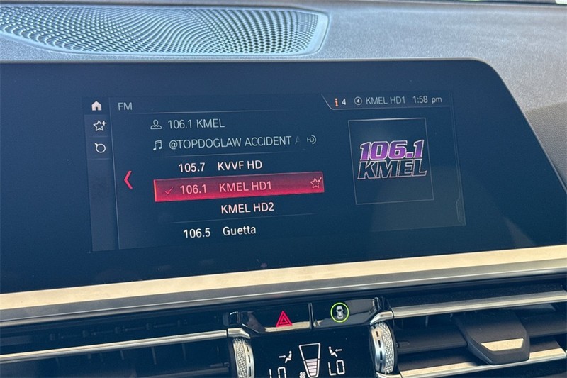 BMW 3 Series Vehicle Full-screen Gallery Image 17