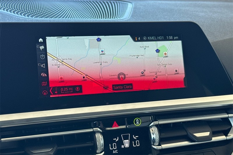 BMW 3 Series Vehicle Full-screen Gallery Image 18