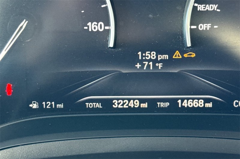 BMW 3 Series Vehicle Full-screen Gallery Image 25