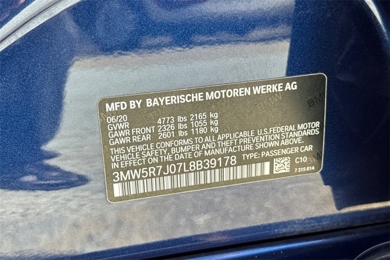 BMW 3 Series Vehicle Full-screen Gallery Image 28