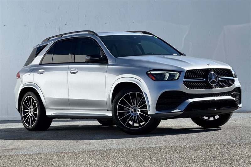 Mercedes-Benz GLE Vehicle Full-screen Gallery Image 02