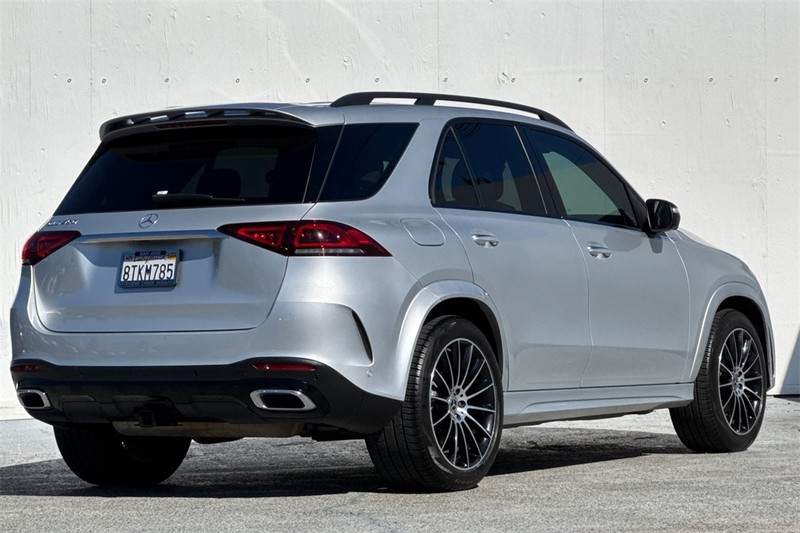 Mercedes-Benz GLE Vehicle Full-screen Gallery Image 04