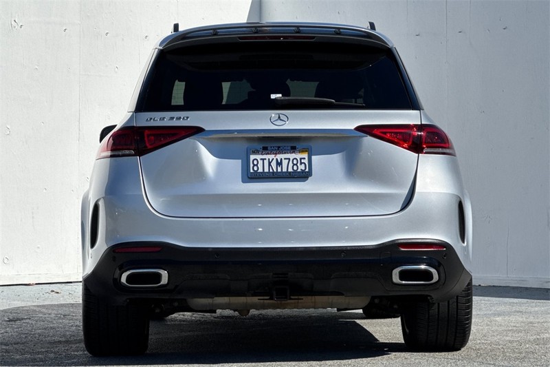 Mercedes-Benz GLE Vehicle Full-screen Gallery Image 05